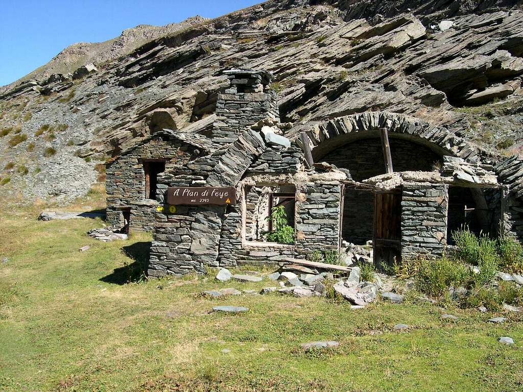  The characteristic pastures huts of Plan di Feye <i>2393 m</i>