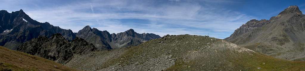 Panoramic view of the south side of the Testa di Entrelor  <i>(2580 m)</i>