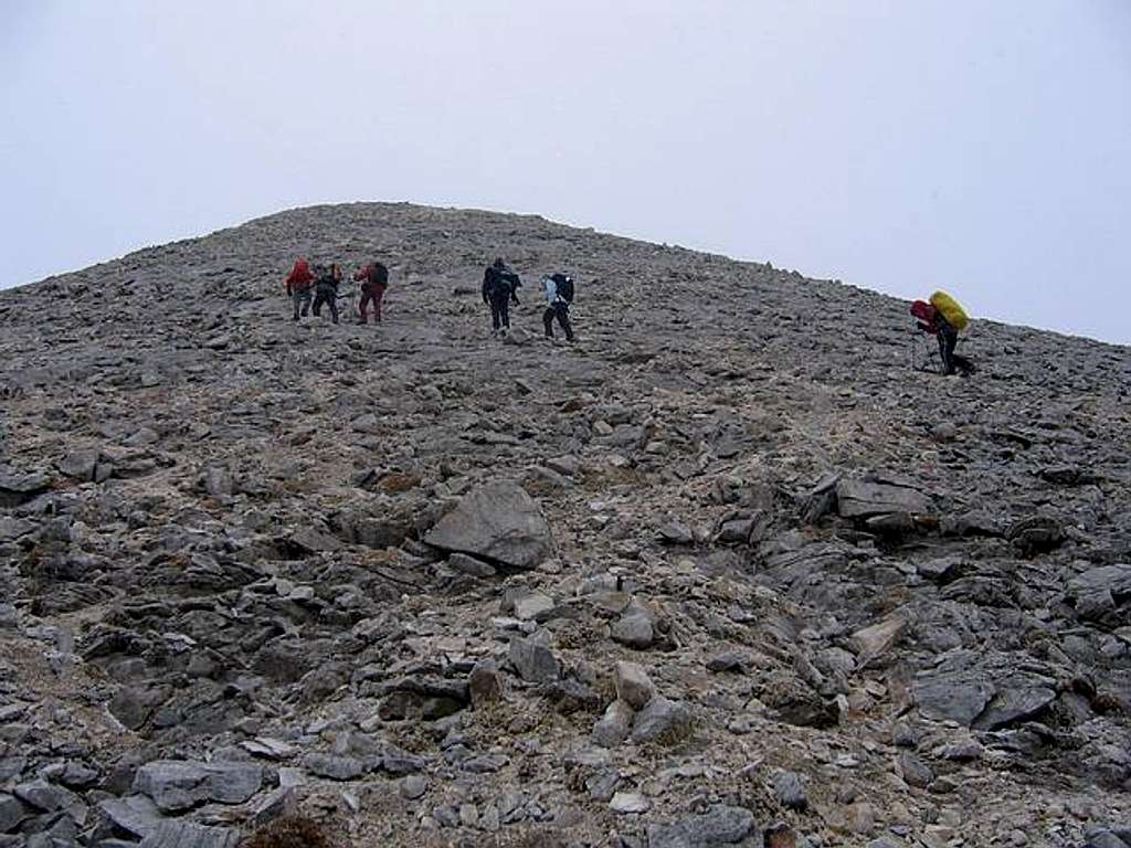 Ascent to Kutelo (2908 m)...
