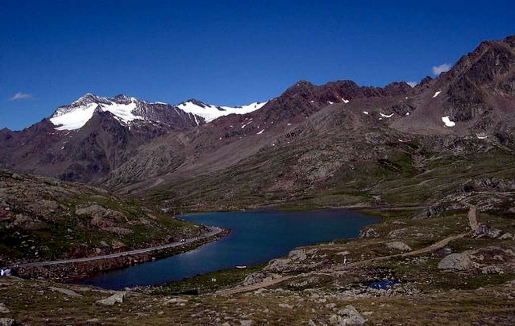 Lago Bianco at Gavia Pass