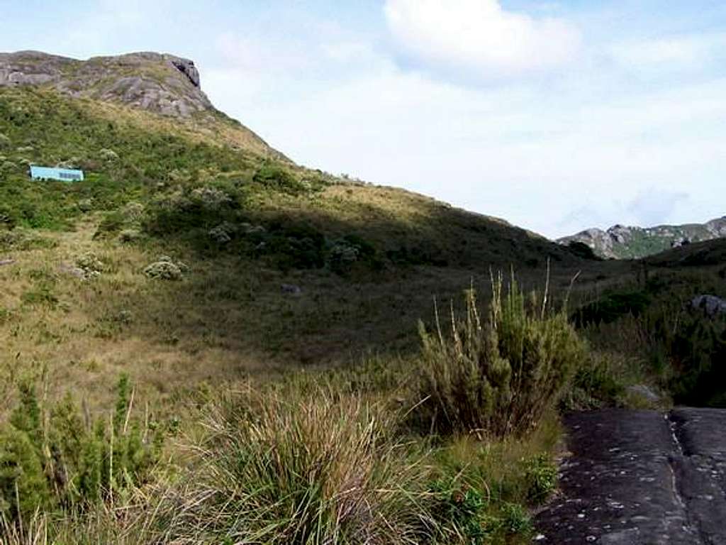 The main trail to Pedra do...