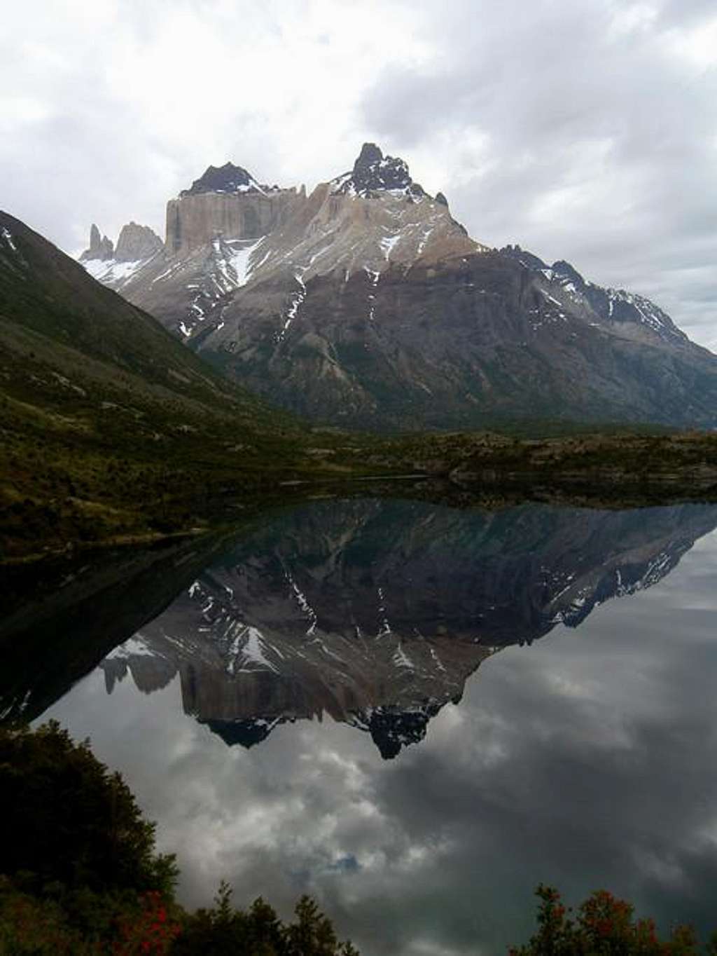 Los Cuernos reflected in Lago Scottsberg