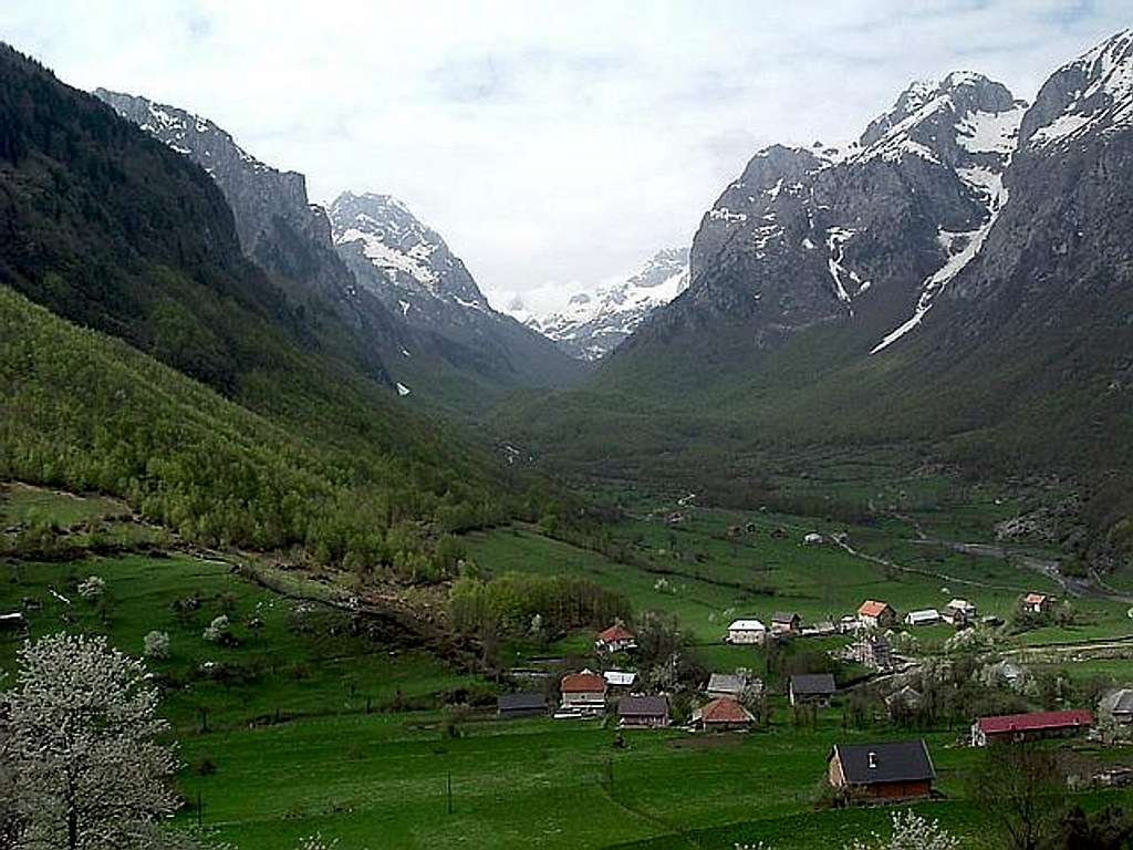  Vusanje village in Ropojana Valley