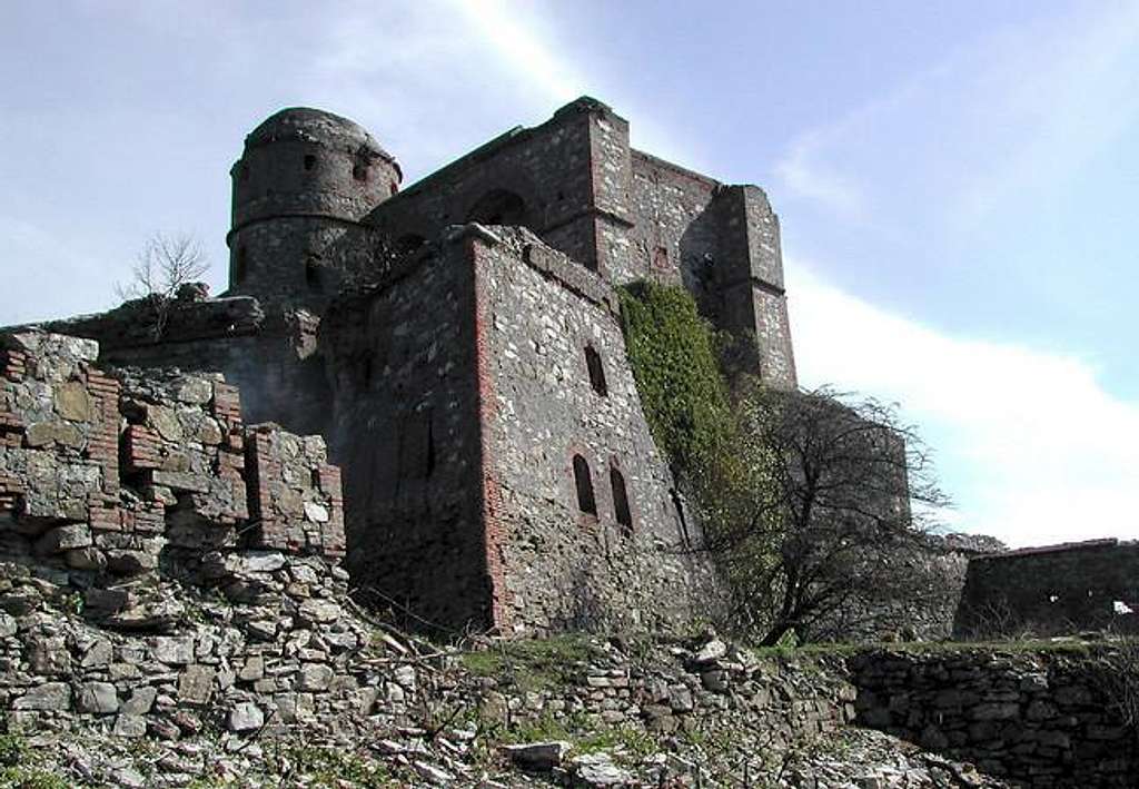 The fortress  built since 1756 on Monte Diamante's summit
