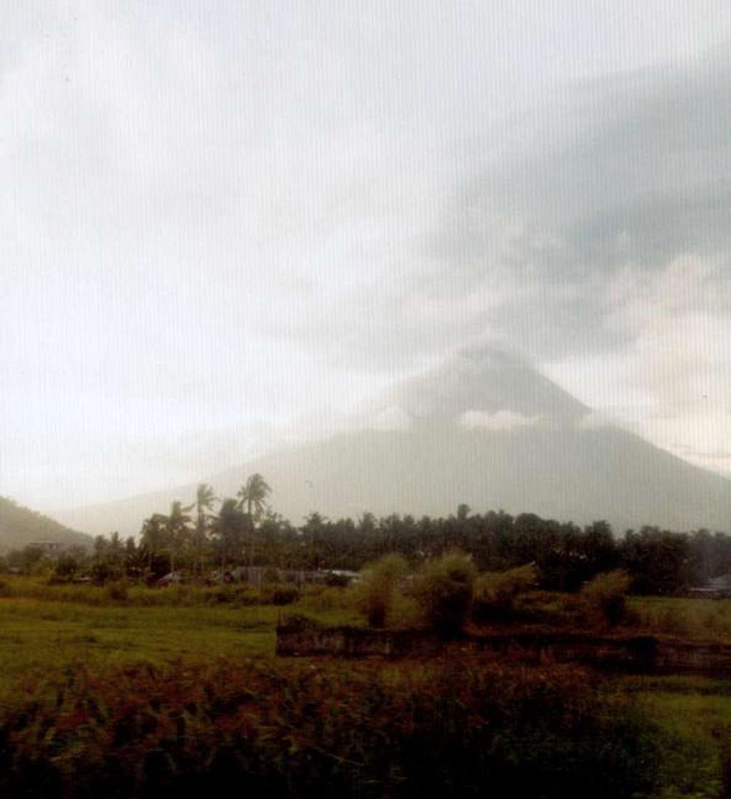 Mayon volcano, May 2000,...