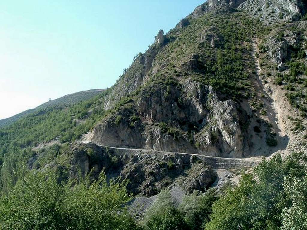 The road Kolesjan-Radomire.