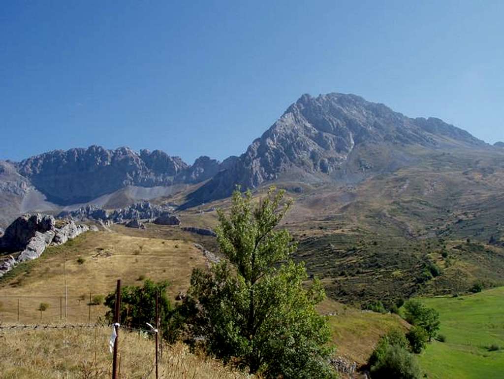 Los Castillines (left) and...