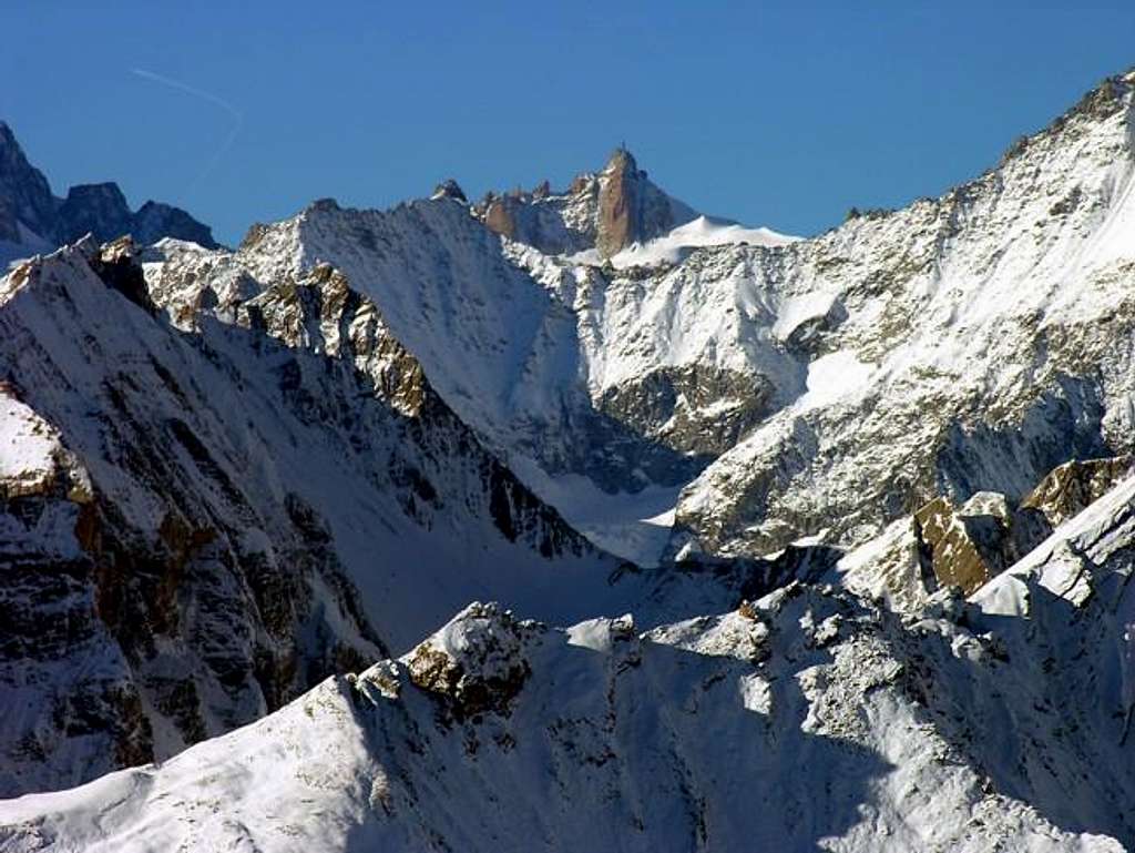 L'aiguille du Midi (3842 m),...