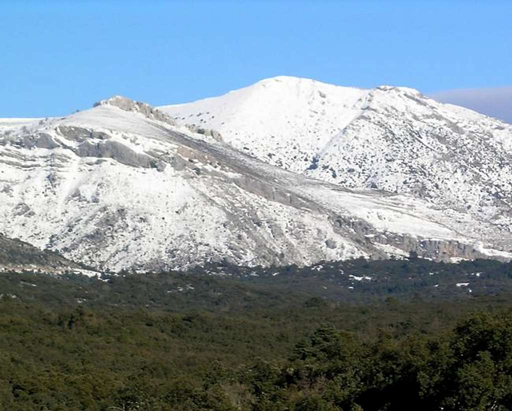 Torrecilla (1.919 m), the...