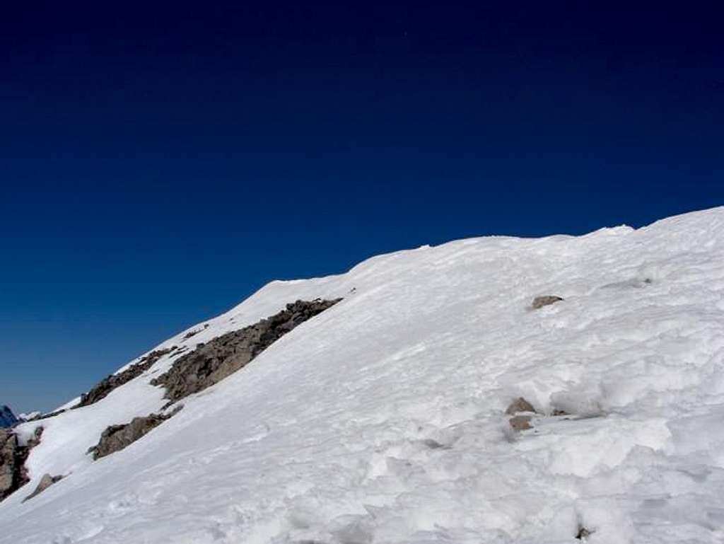 The narrow summit of Cúpula...