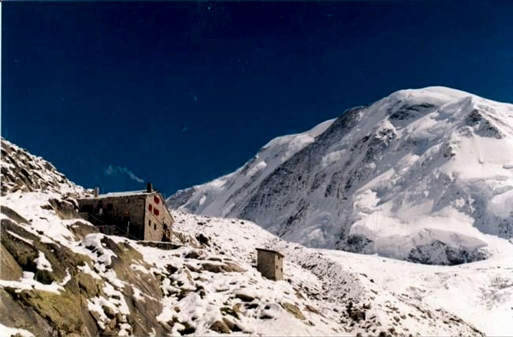 Monte Rosa Hütte with Lyskamm...