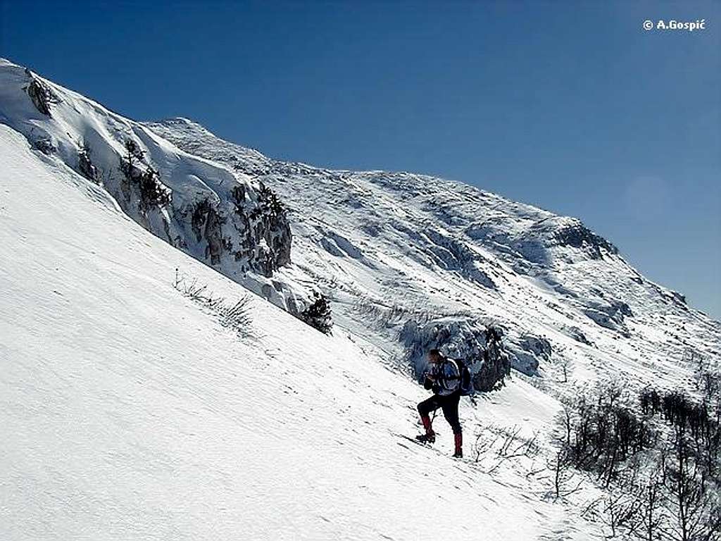 Dinara (1830m) summit climb