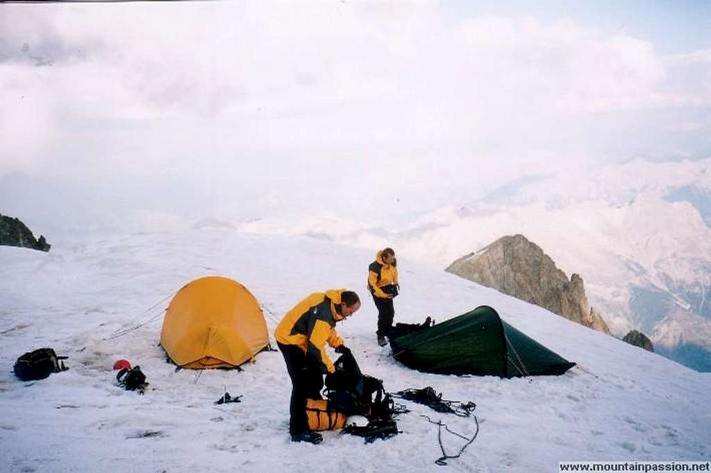 Bivouac in saddle between Pointe Puiseux and Pointe Durrand.