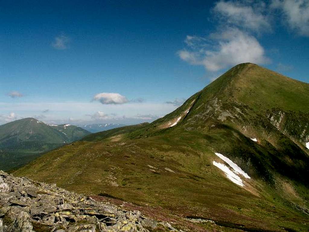 Hoverla from south