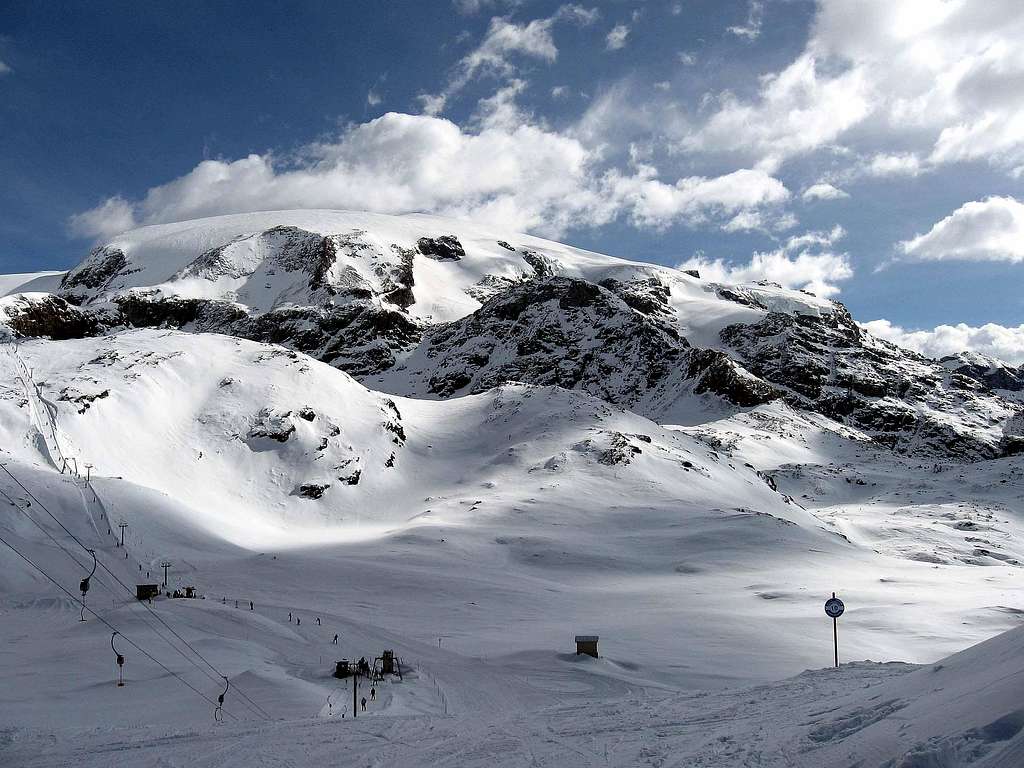 The Gobba di Rollin seen from the ski slopes of Valturnanche.March 2006