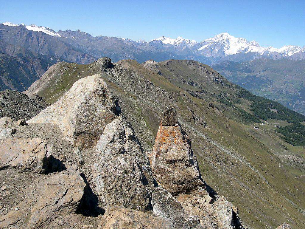 View from Punta Tsa Sèche <i>2824m</i> of the ridge between Valle di Cogne and Conca di Pila