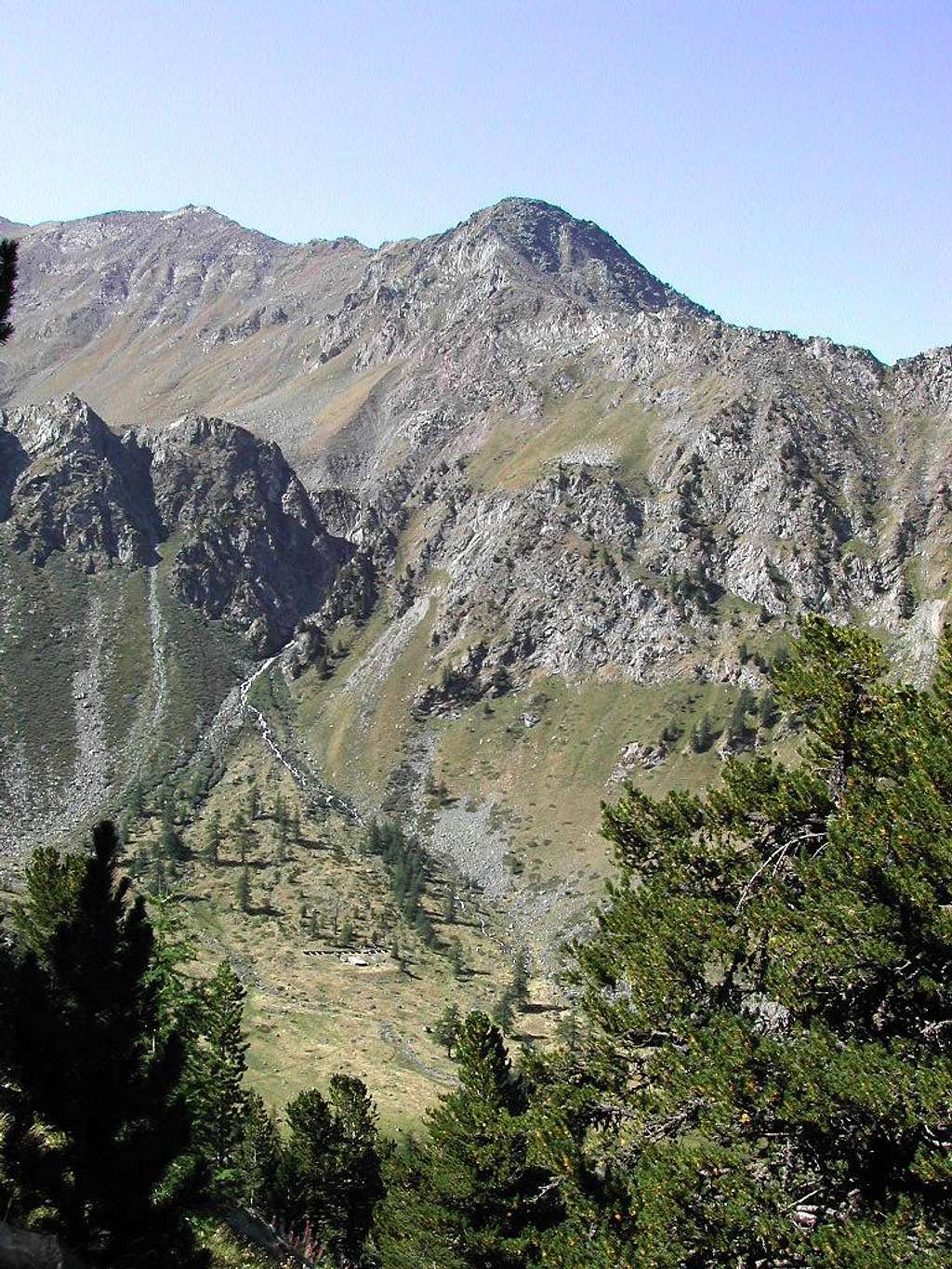 At the head of Comboè valley: in the background Testa Nera  <i>(2819m)</i>