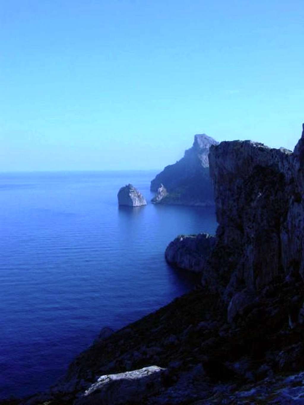 The seaside cliffs of Creveta...