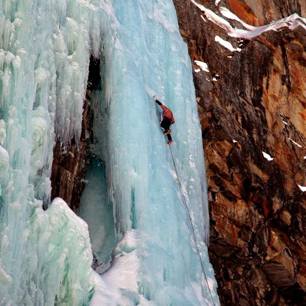 Iceclimbing in Italy