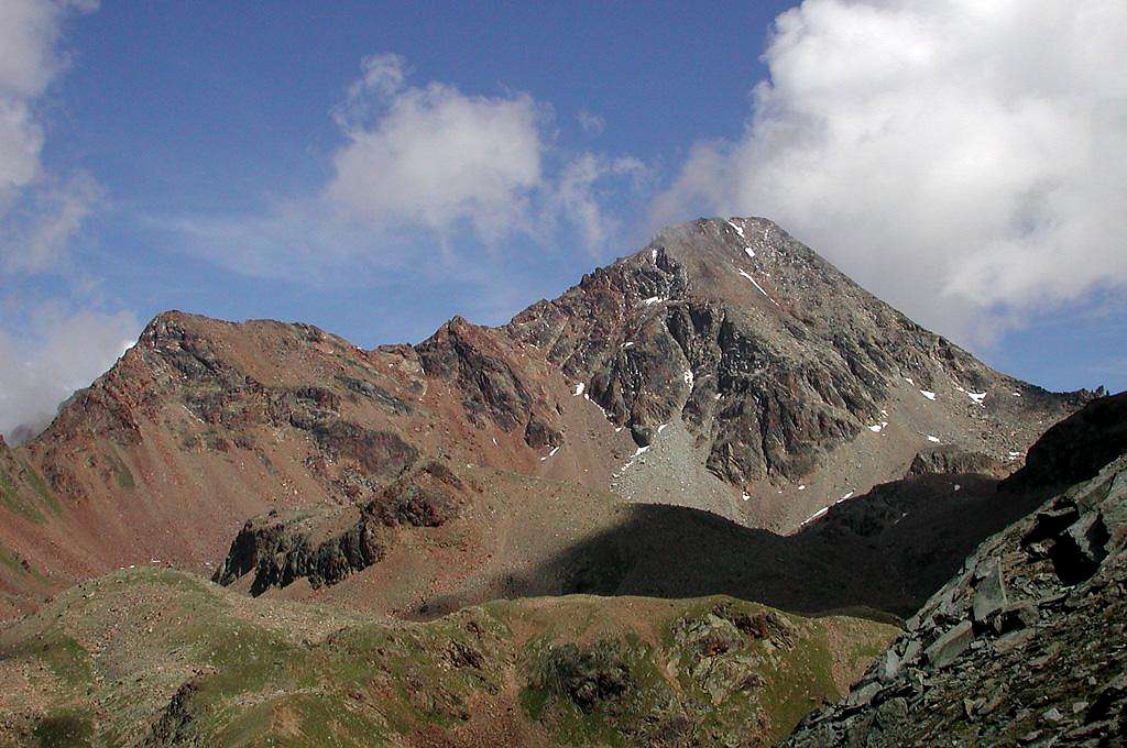 Mont Ross de Comboè <i>3285m</i>, Piccolo Emilius <i>3342m</i> and Monte Emilius <i>3559m</i> from colle Garin
