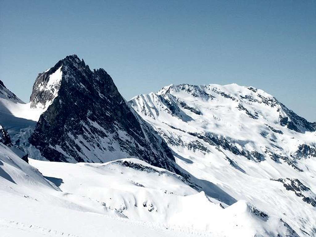 Pointe de l'Epena (3348m) and...