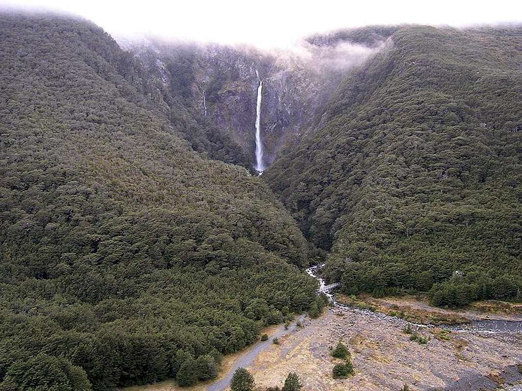 Devils Punchbowl waterfall from Scotts Track