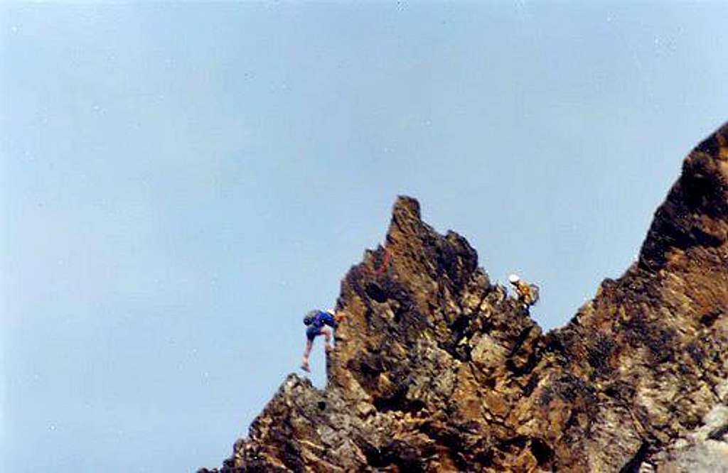 NW arête of  Monte Emilius <i>(3559 m) </i>:   crossing  the 