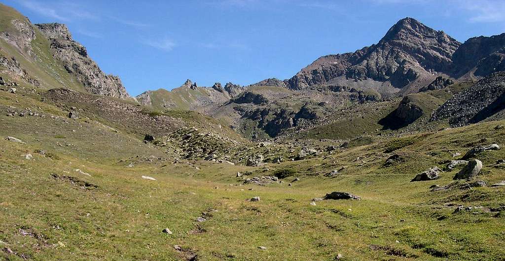 The ridge between Vallone di Arpisson <br>(di Cogne) and Vallone di Arbolle