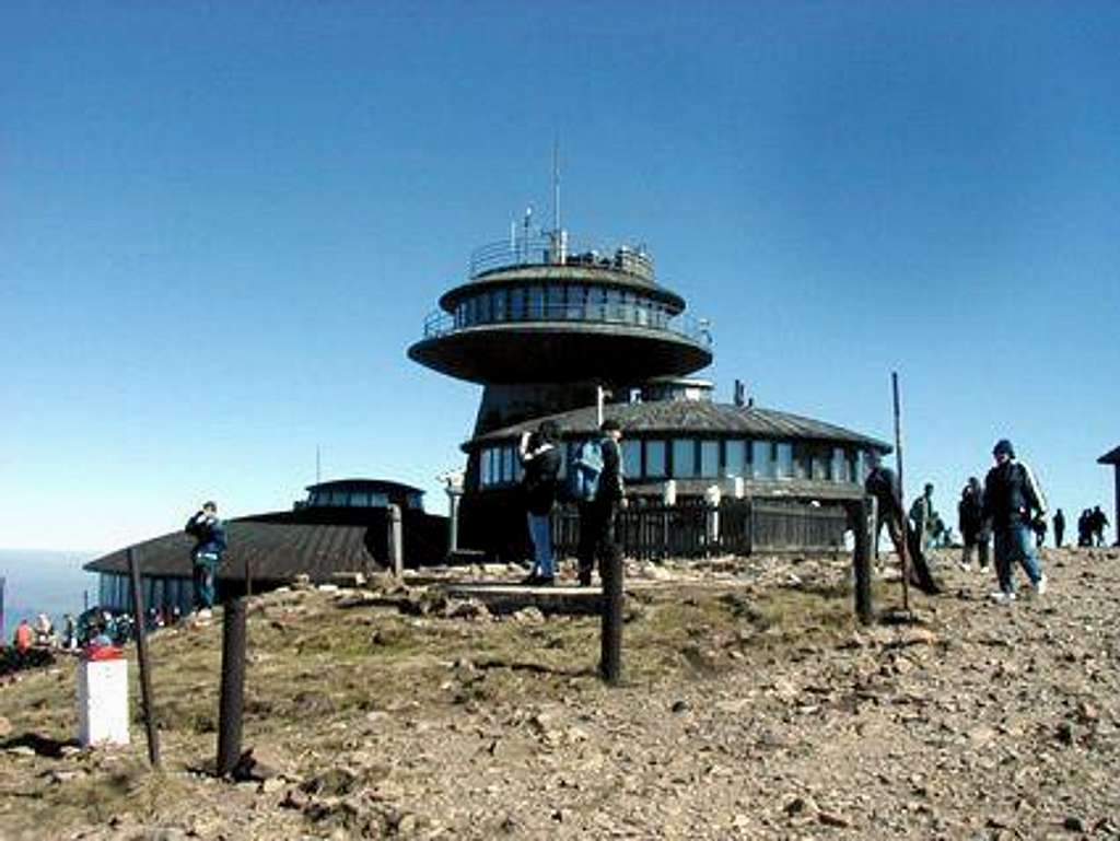 The Polish hut on the summit.