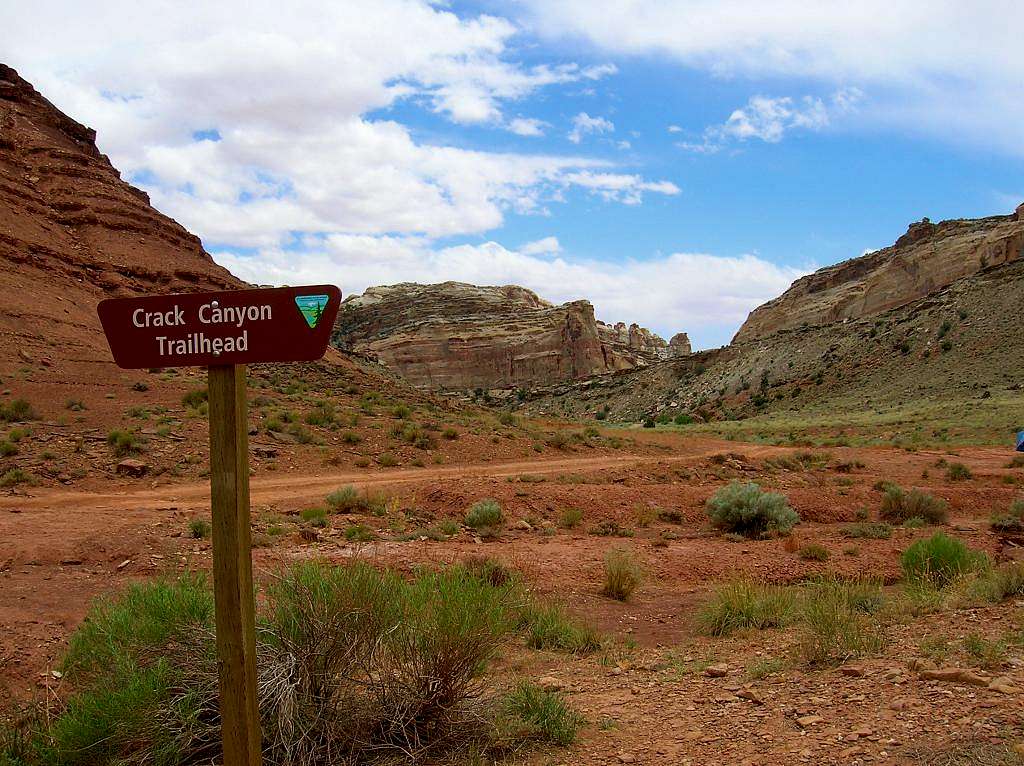 Crack Canyon Trailhead