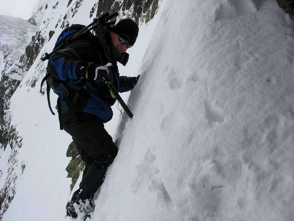 Climbing in a couloir to Jahnacy Stit
