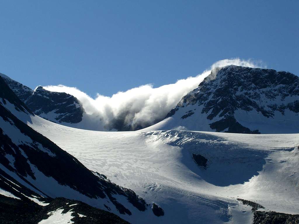 Afternoon Cloud on Isfallglaciaren
