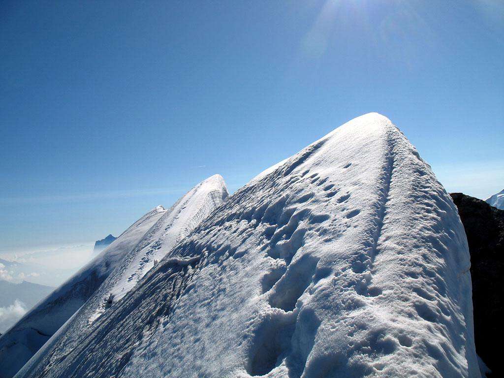 Beautiful ridge between Wysse Frau and Morgenhorn