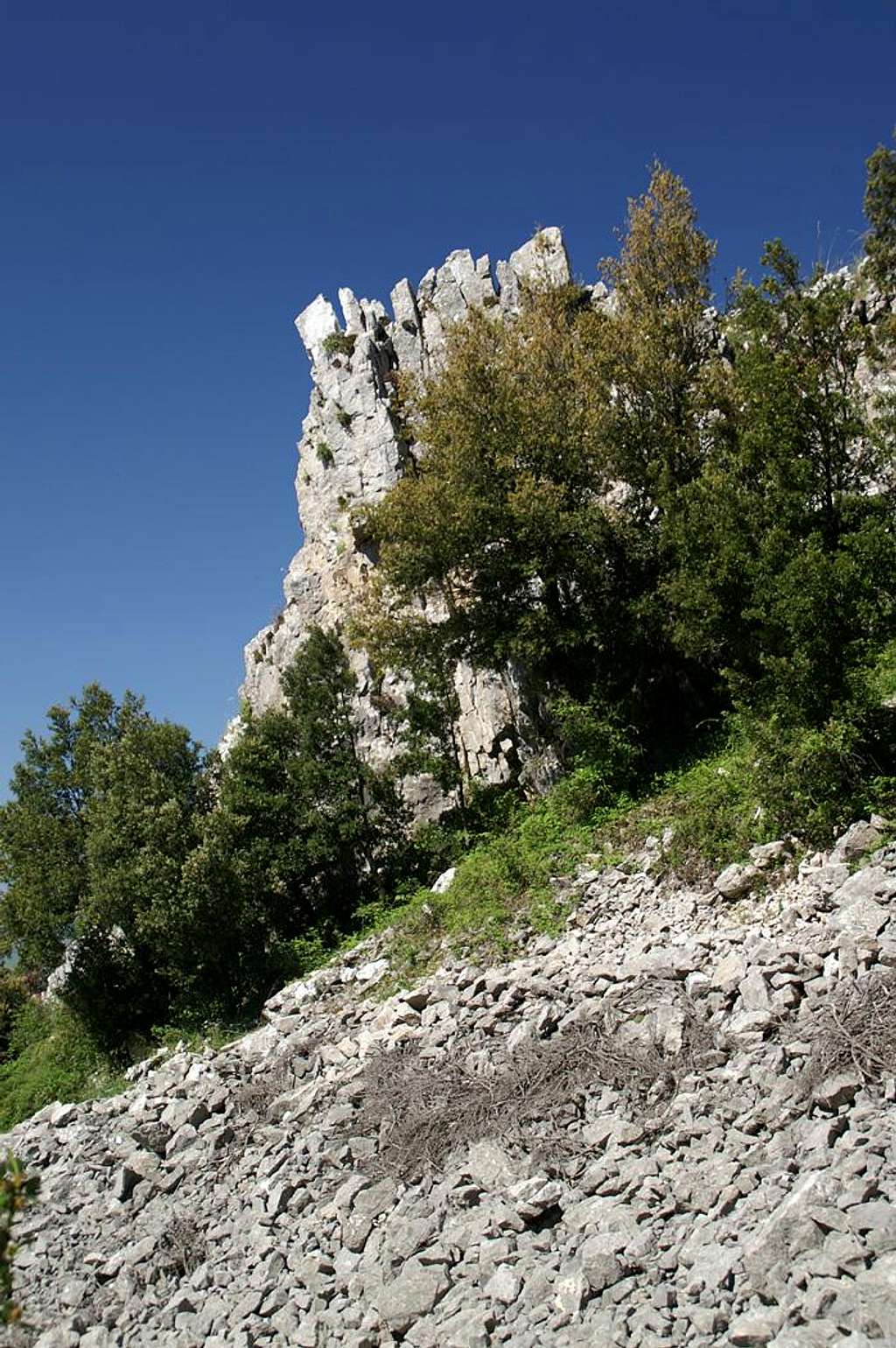 Rocks on the west slopes of Vallone Inferno