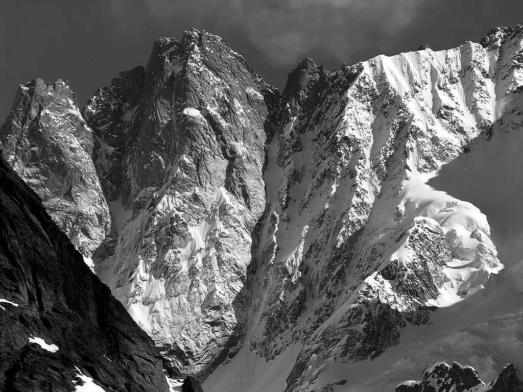 Da sinistra: La punta Young (3996 m),la punta Margherita (4065 m.)