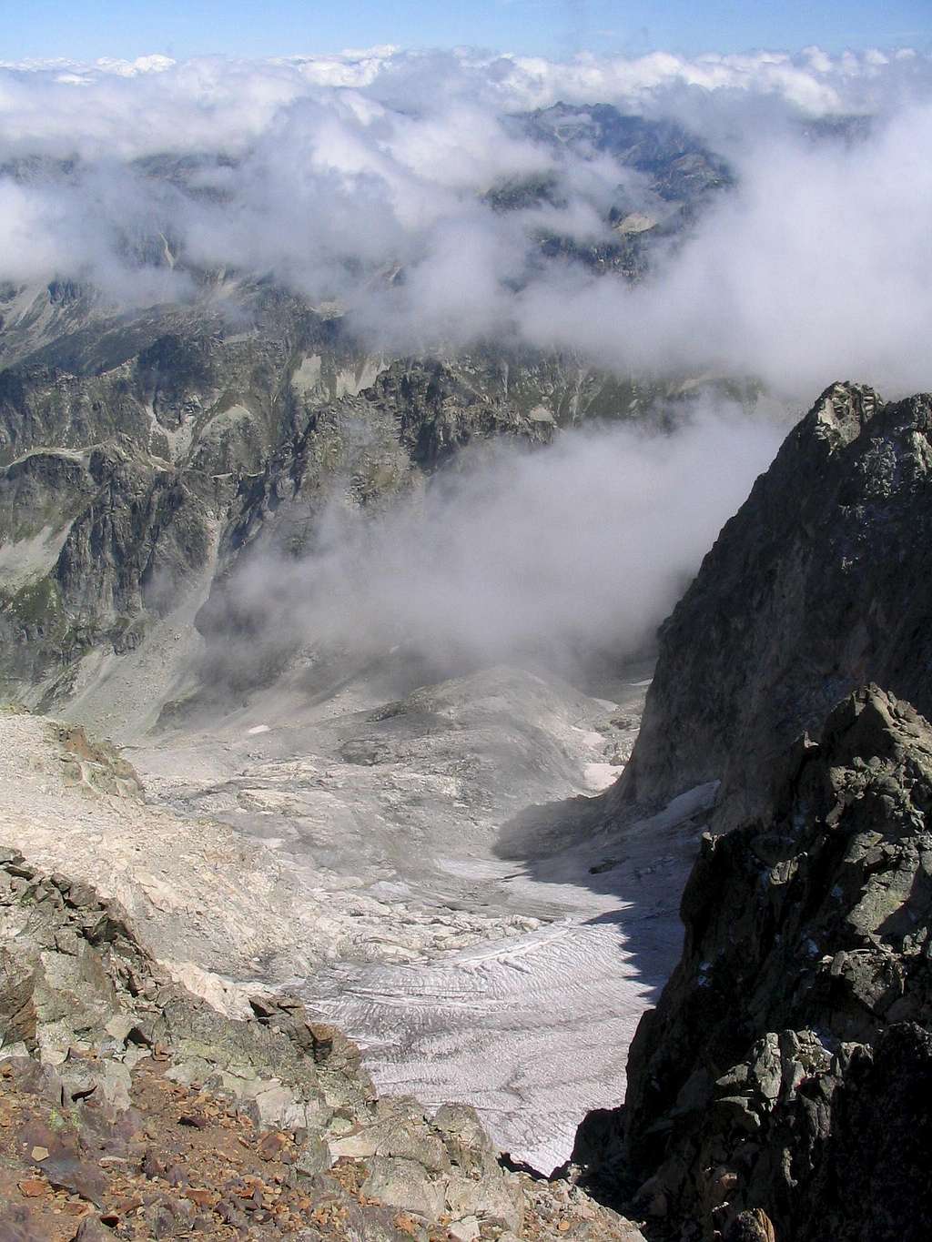 las néous glacier seen from top of Balaitous