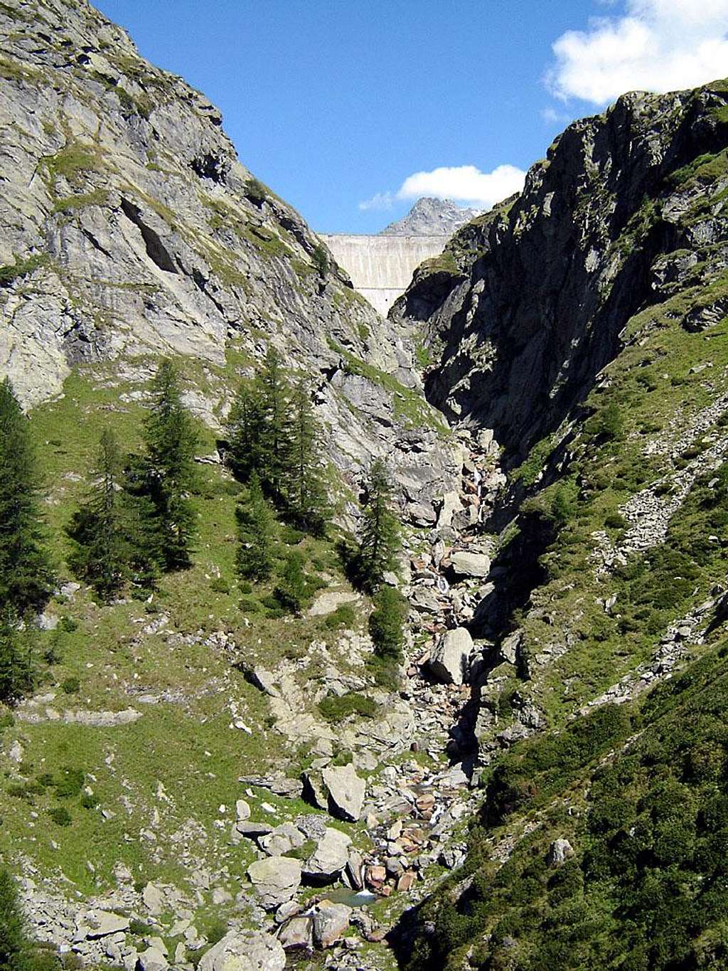 the dam of Montespluga lake