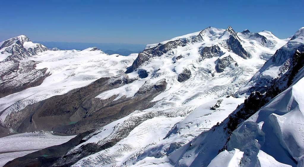Il massiccio del Monte Rosa (4634 m), dal Breithorn (4165 m)