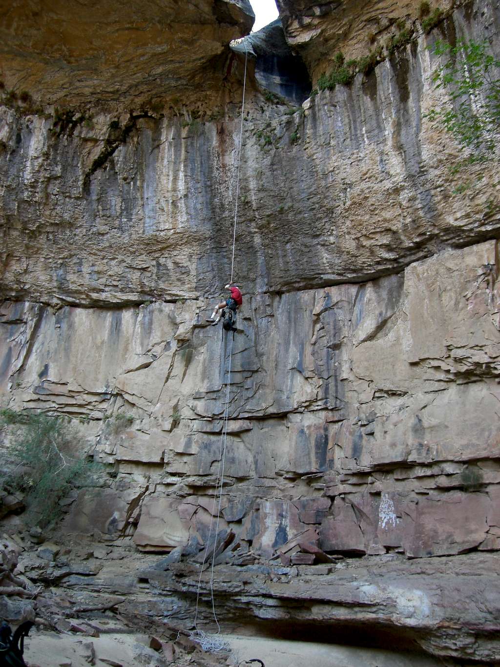 Rapping down Outlaw Arch Canyon