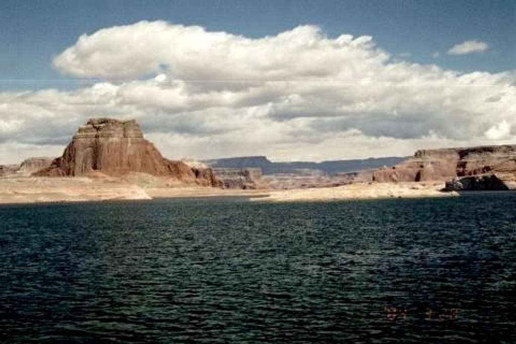 Lake Powell Buttes & Clouds