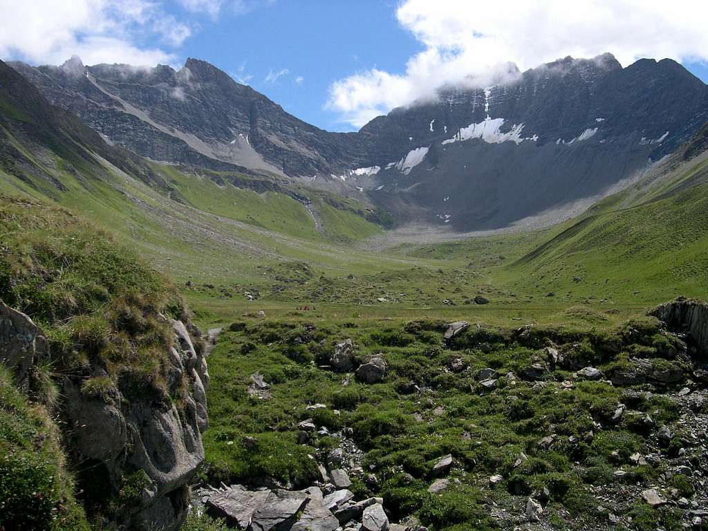 The U-shaped  Vallone di Malatrà and the ridge including Aiguille de Bonalè