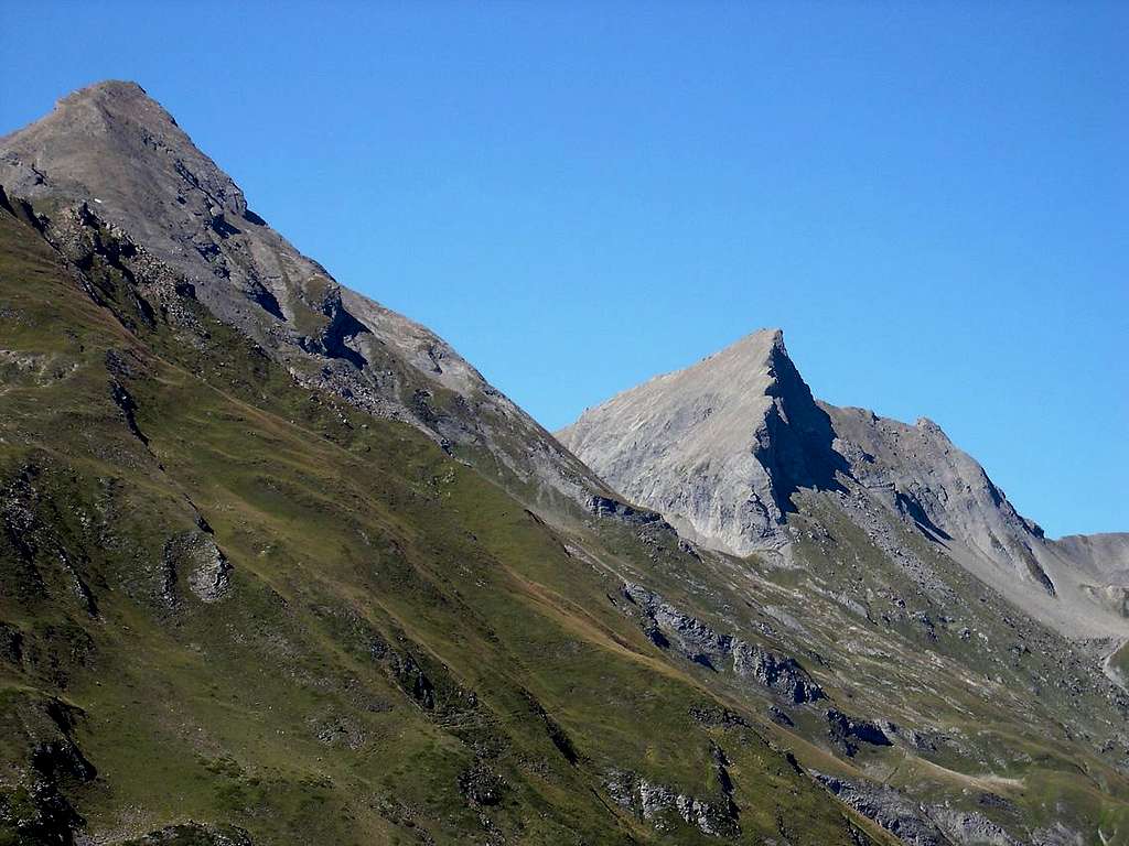 Grande Rochere, Aiguille de Bonalè and Aiguille de Malatra seen from Les Ors alpage