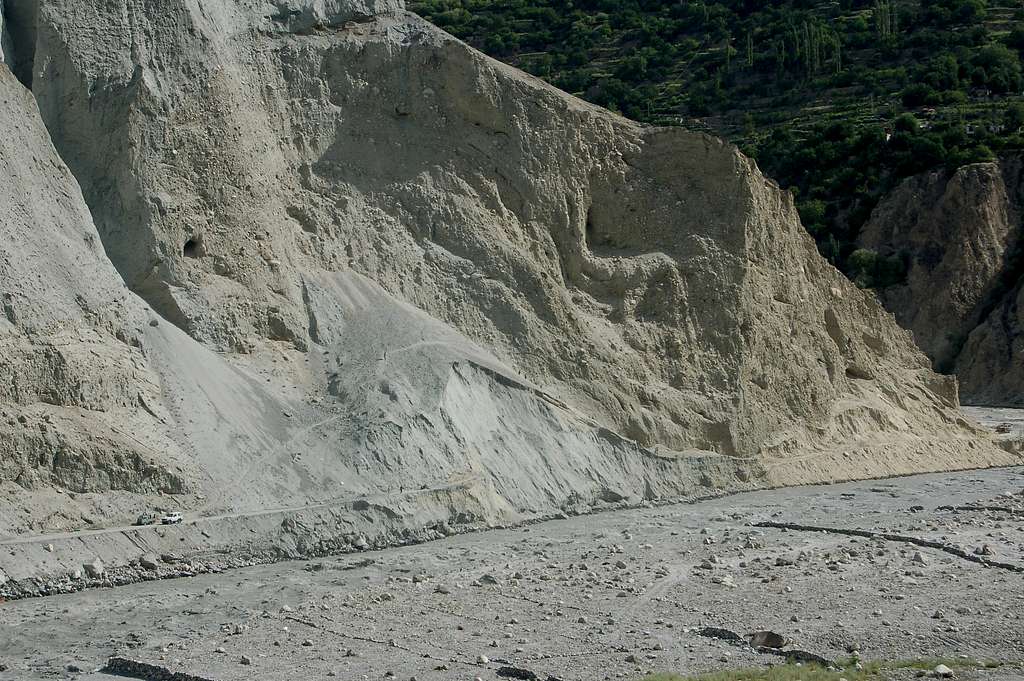 Landslide on the Nagar road close to the KKH