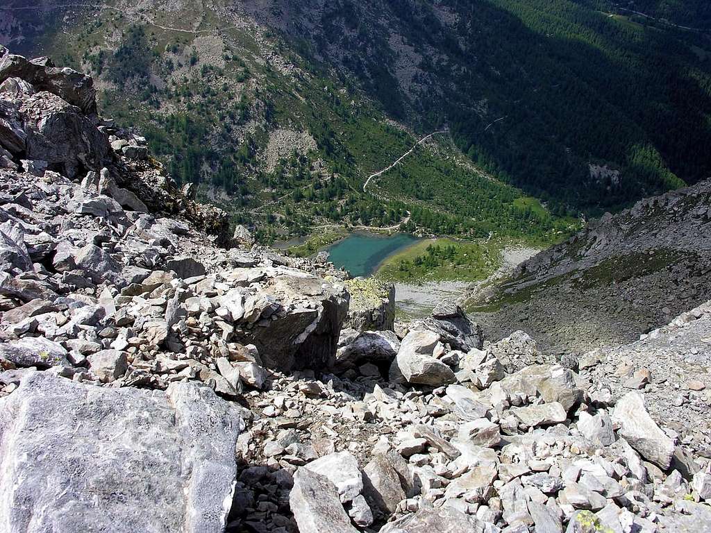 Il lago d'Arpy, (2066 m)