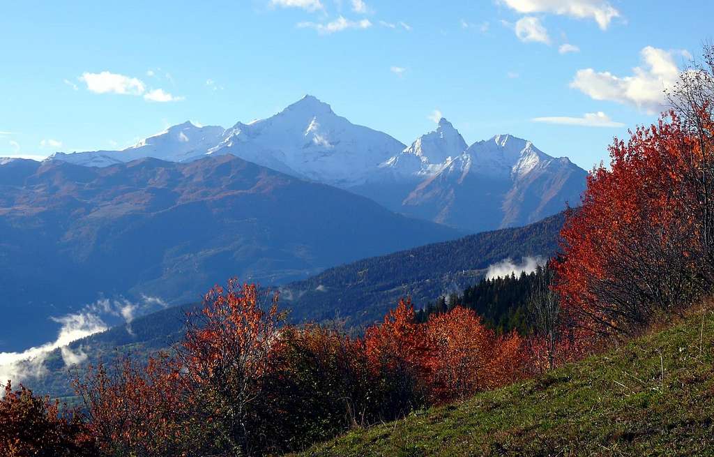 La Grivola (3969 m) e il Grand Nomenon (3488 m), da Doues