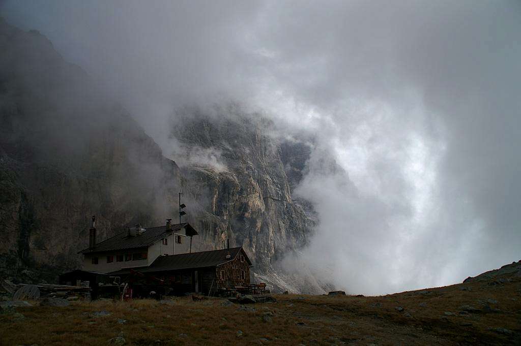 Rolling Clouds: Tribulaun Hut  in front of the west face of Pflerscher Tribulaun