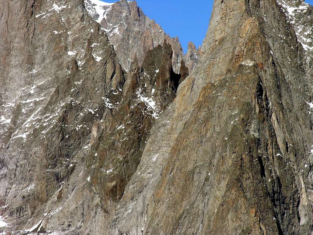 L'aiguille Noire de Peuterey (3773 m) versante sud