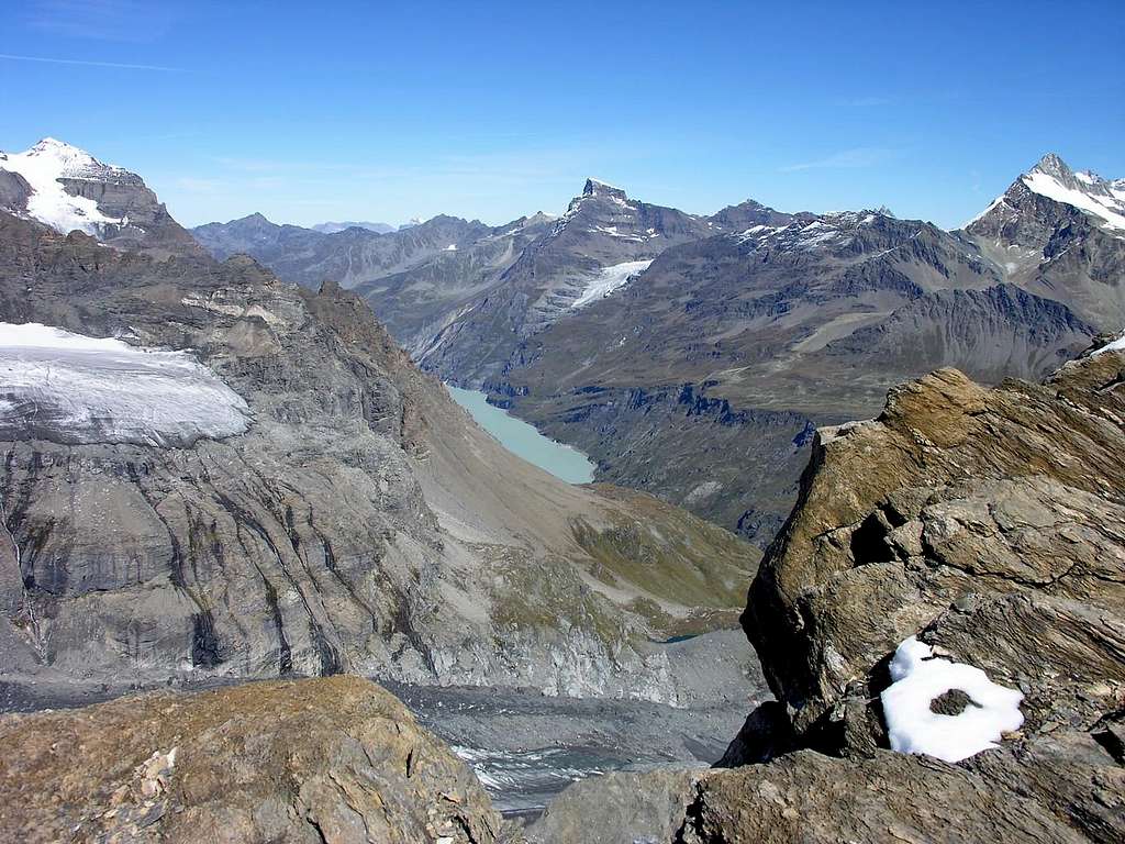 Il Tournelon Blanc (3707 m), il mont Pleureur (3704 m) e la Ruinette 3875 m), dal Mont Avril (3347 m)