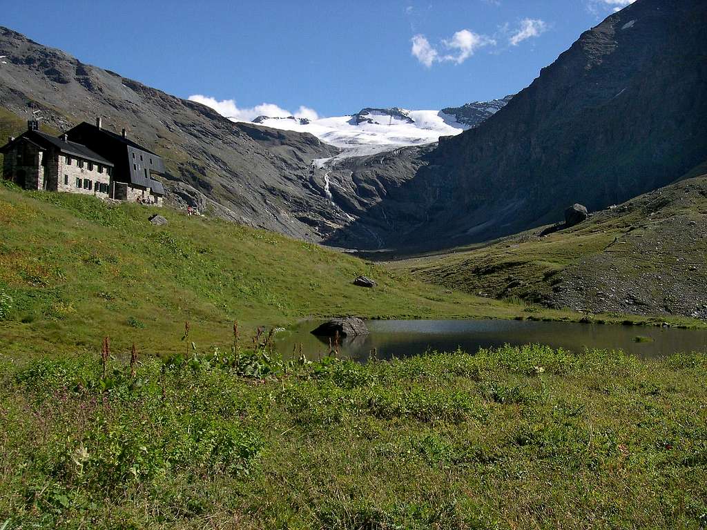 The small Vaudet lake in Valgrisenche <br>  at the foot of Bezzi Hut <i>2281m</i>