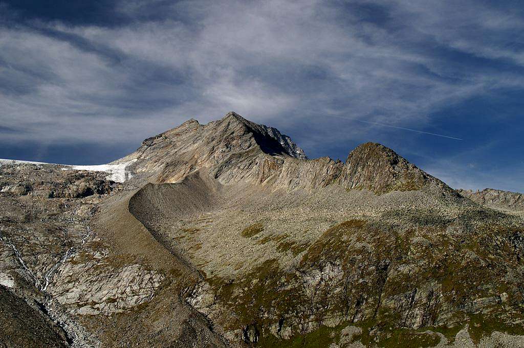 Kellerkopf (2648m) in front of Schrammacher (3410m)